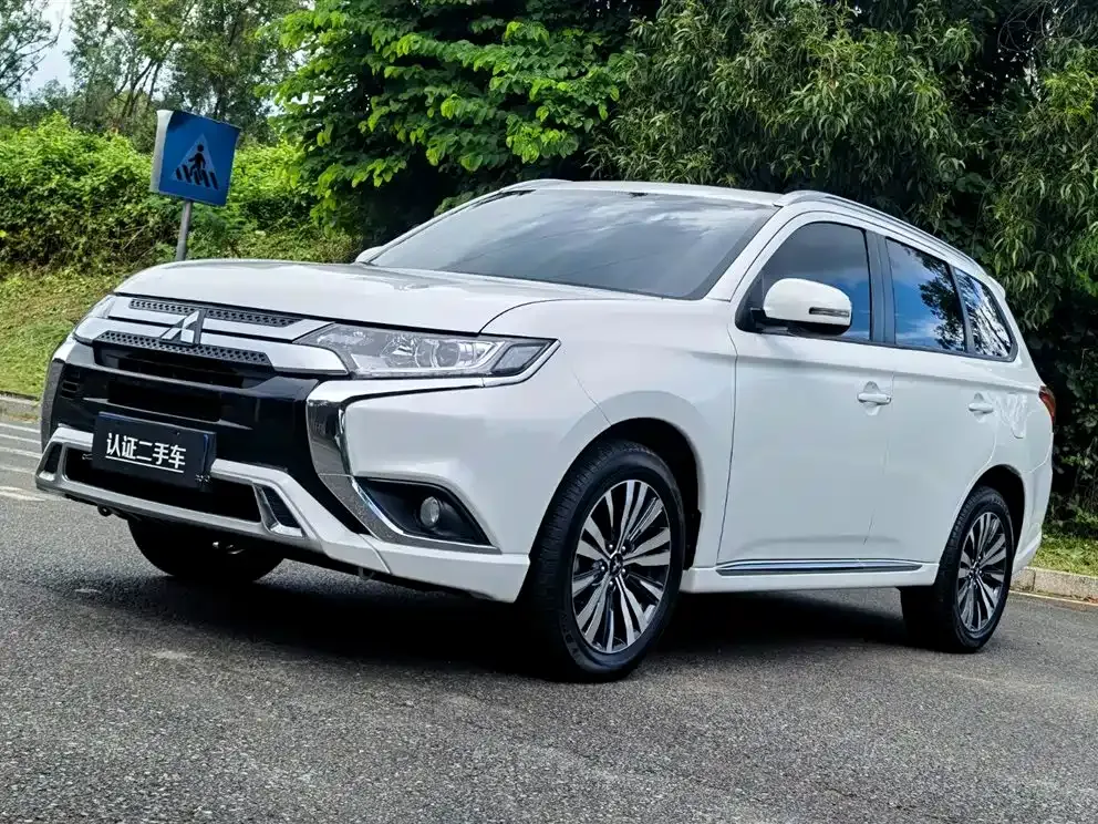 Mitsubishi Outlander 2022 из CN, фото 1