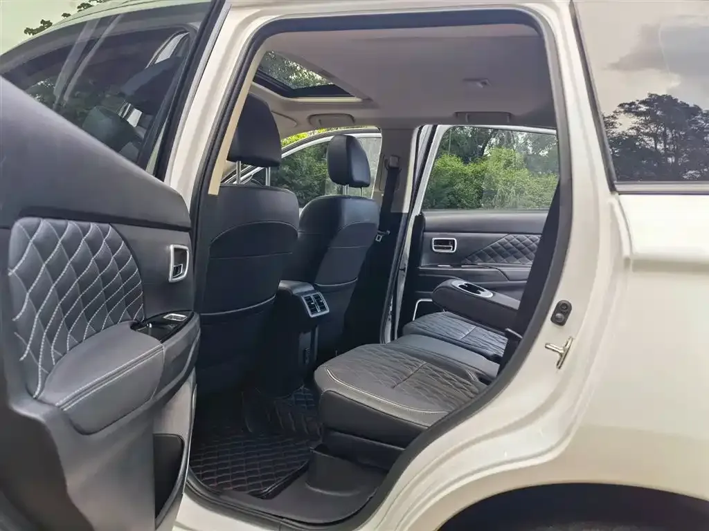 Mitsubishi Outlander 2022 из CN, фото 10