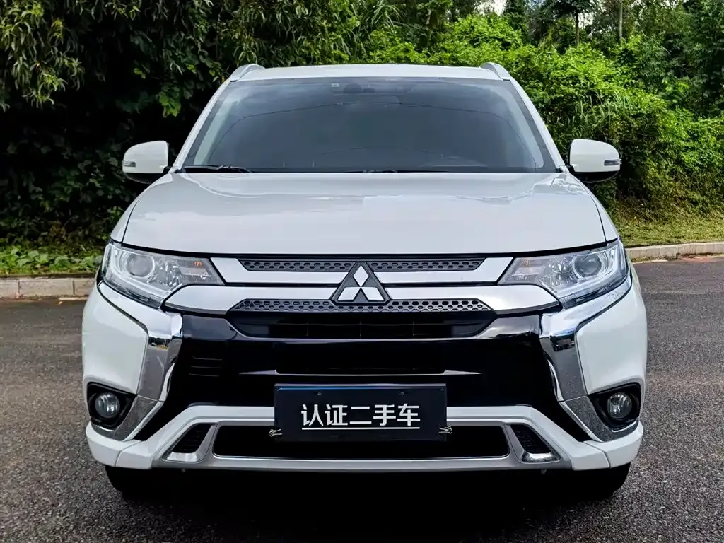 Mitsubishi Outlander 2022 из CN, фото 2