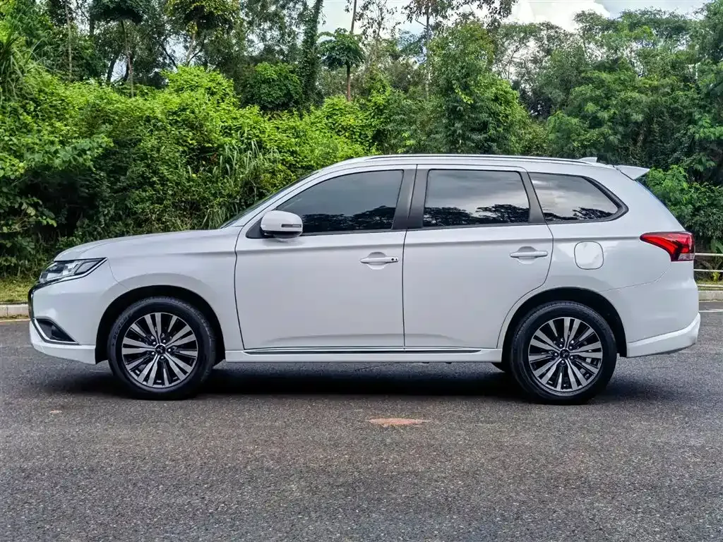 Mitsubishi Outlander 2022 из CN, фото 4