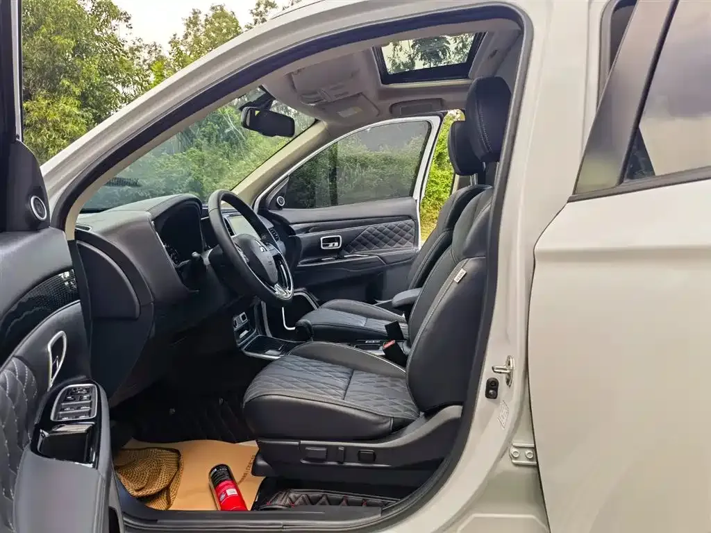 Mitsubishi Outlander 2022 из CN, фото 9
