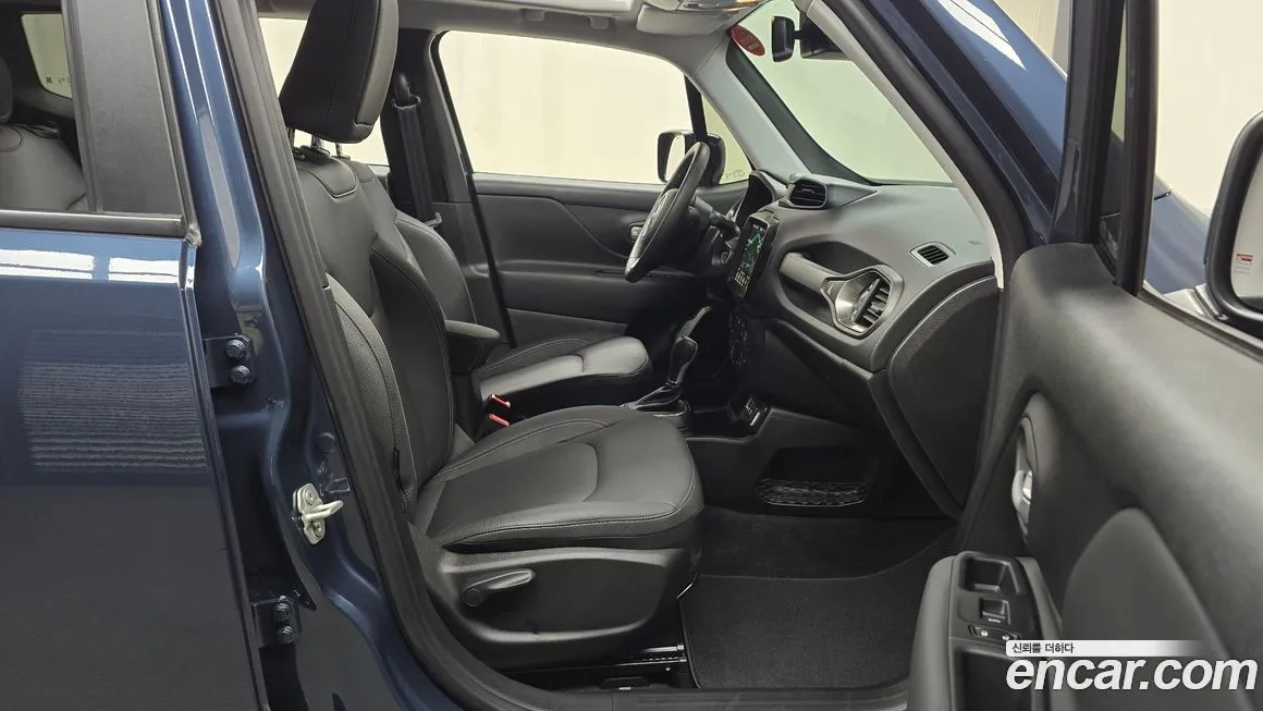 Jeep Renegade — фото 10