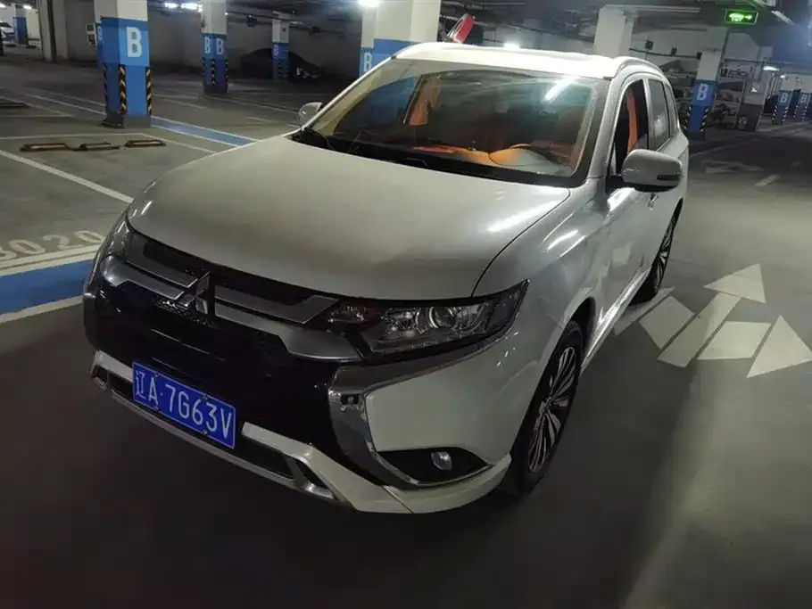 Mitsubishi Outlander 2021 из CN, фото 1