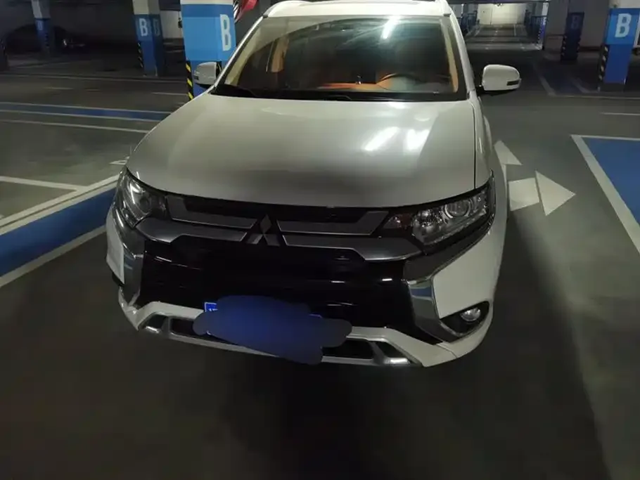 Mitsubishi Outlander 2021 из CN, фото 2