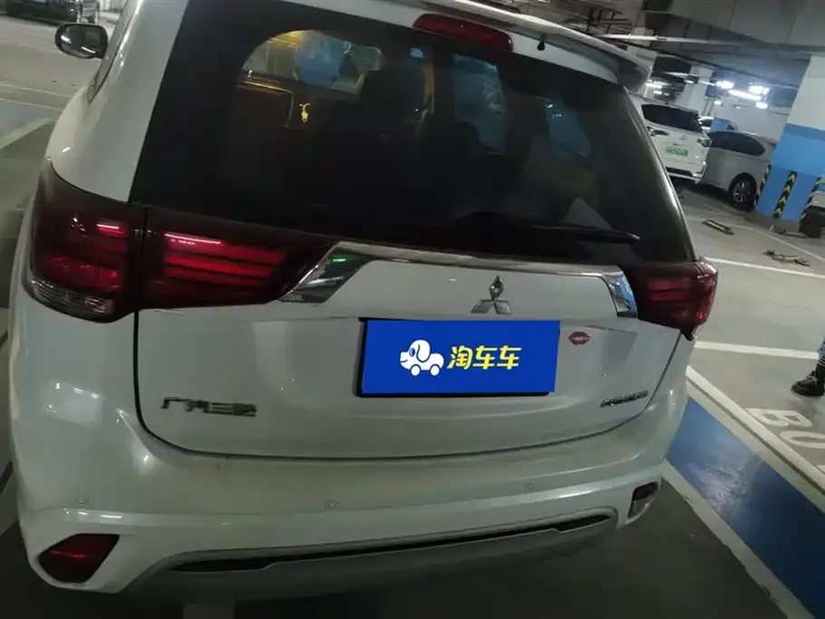 Mitsubishi Outlander 2021 из CN, фото 4