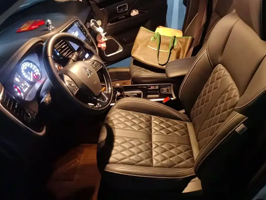 Mitsubishi Outlander 2021 из CN, фото 9