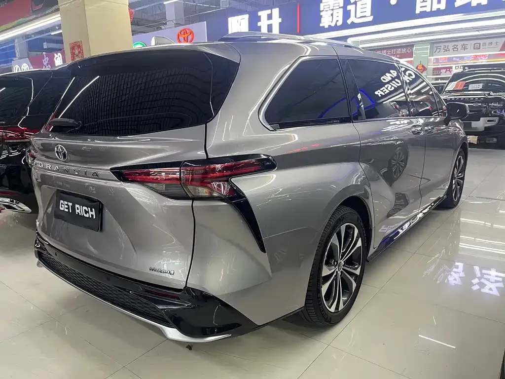 Toyota Granvia 2024 из CN, фото 3
