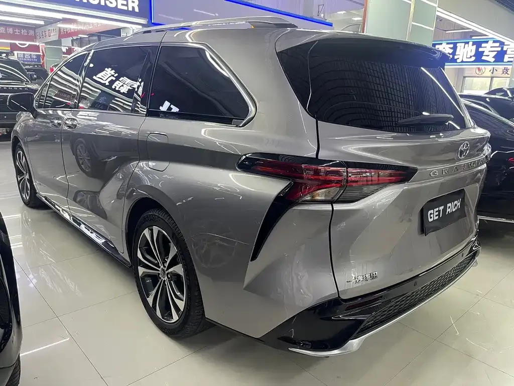 Toyota Granvia 2024 из CN, фото 7