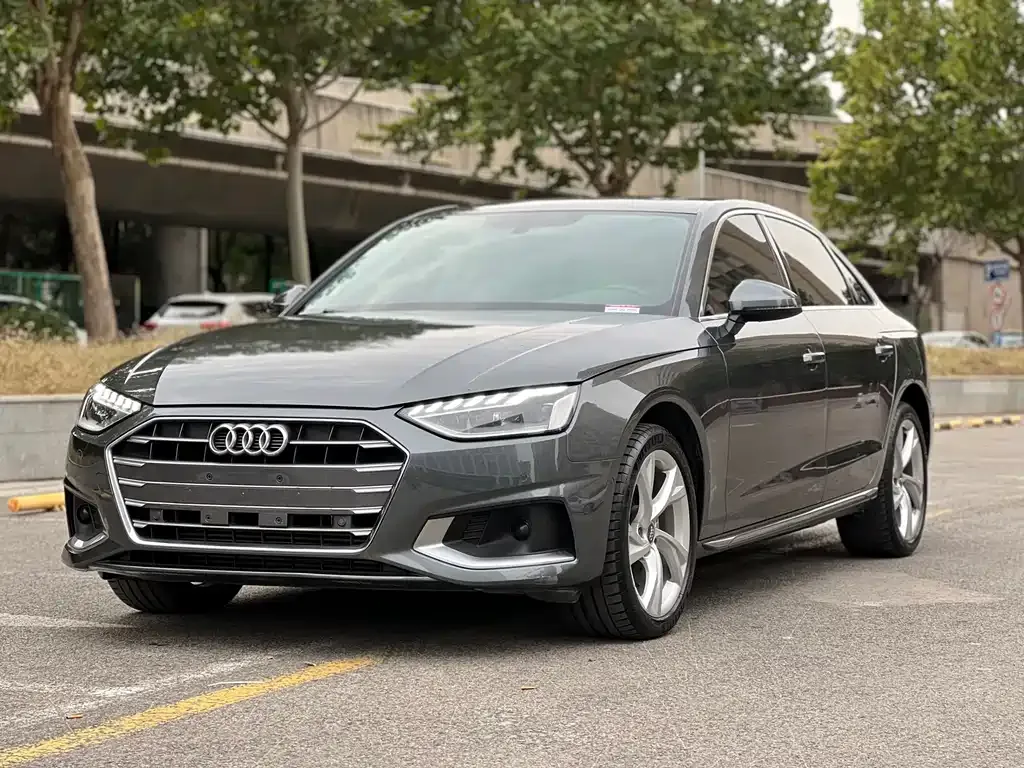 Audi A4L — фото 1