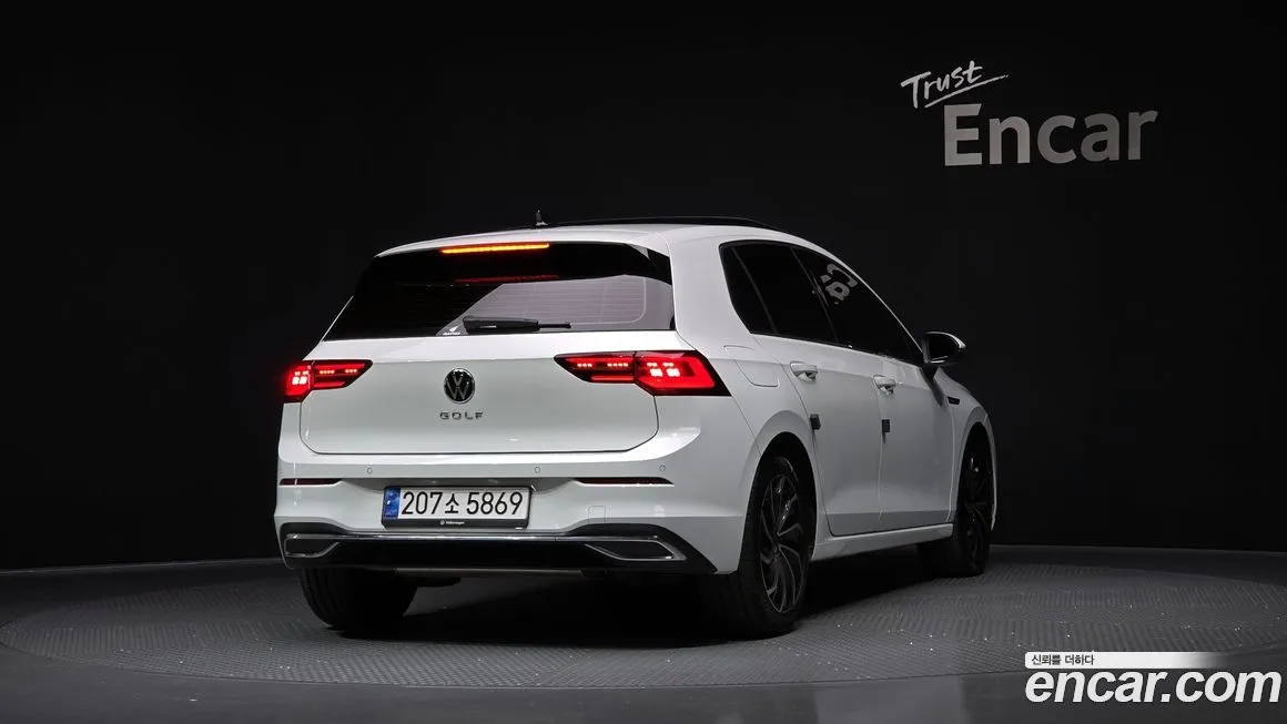 Volkswagen Golf 2024 из KR, фото 2