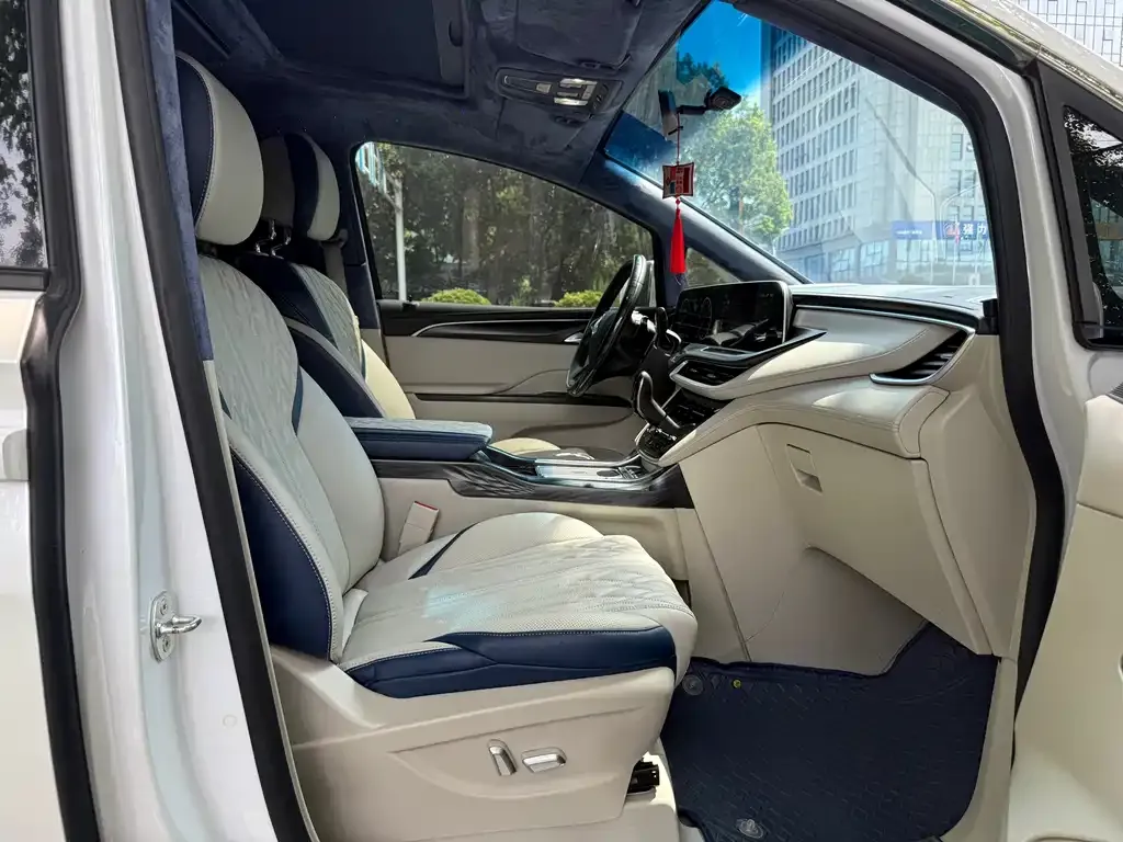 Buick GL8 2022 из CN, фото 10