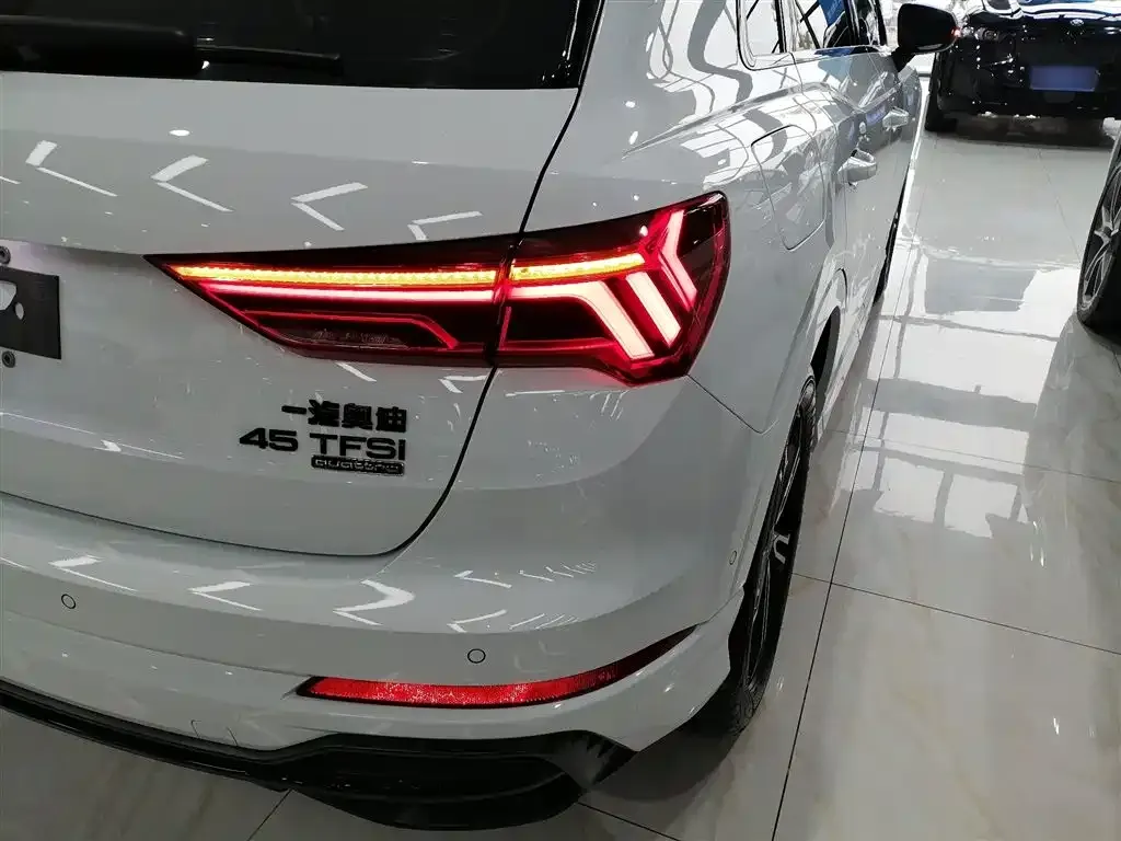 Audi Q3 — фото 8