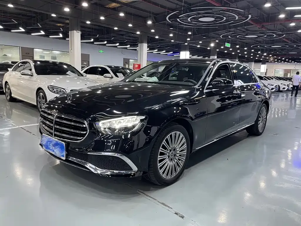 Mercedes-Benz E-Class — фото 1