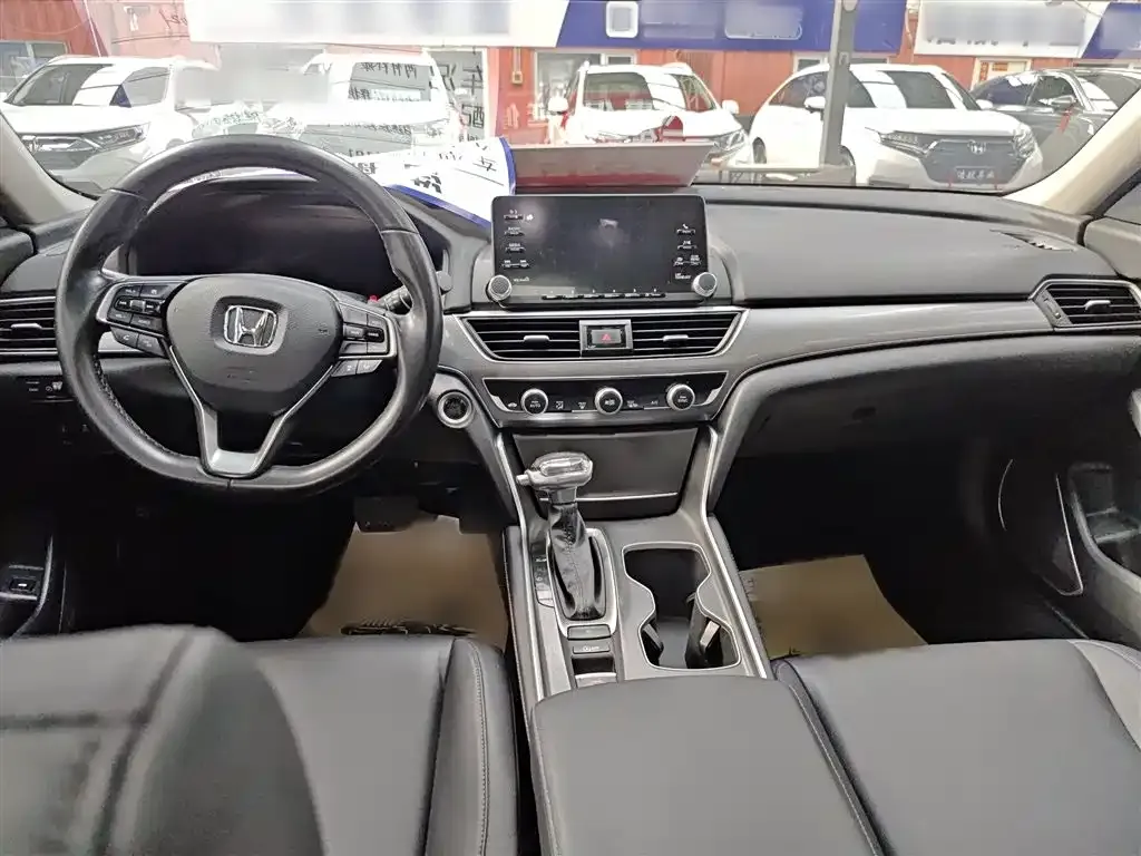 Honda Accord — фото 10
