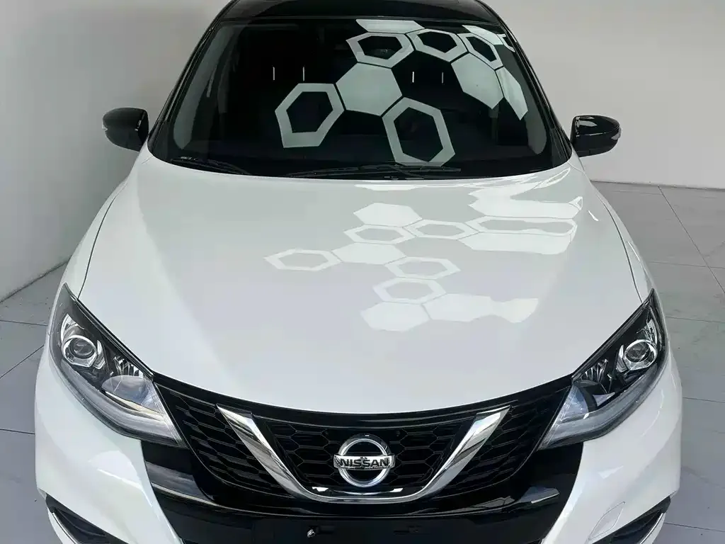 Nissan Tiida — фото 4