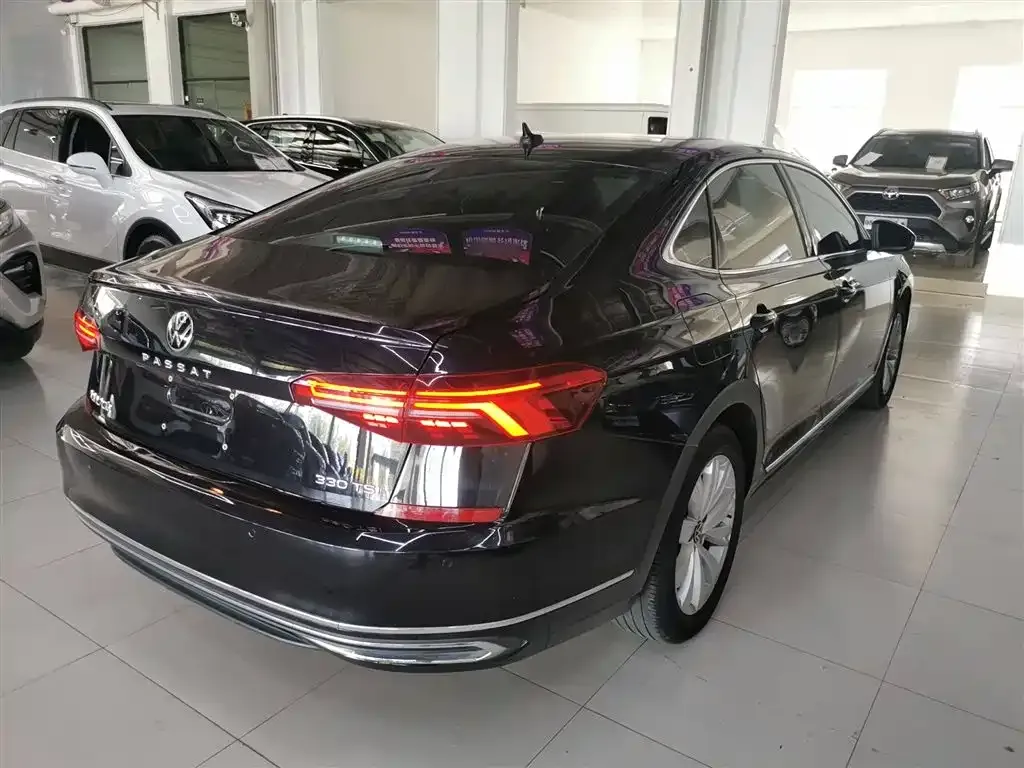 Volkswagen Passat — фото 7