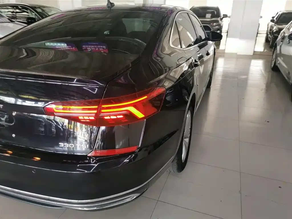 Volkswagen Passat — фото 8