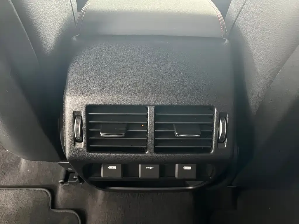 Land Rover Discovery Sport — фото 10