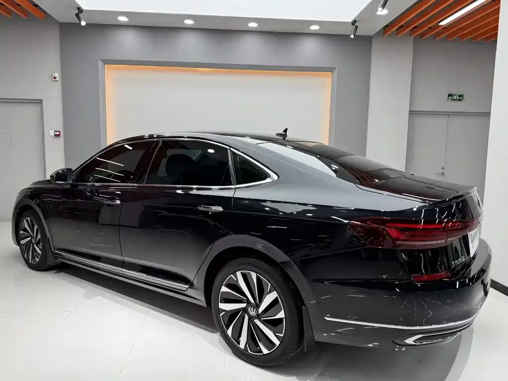 Volkswagen Passat — фото 5
