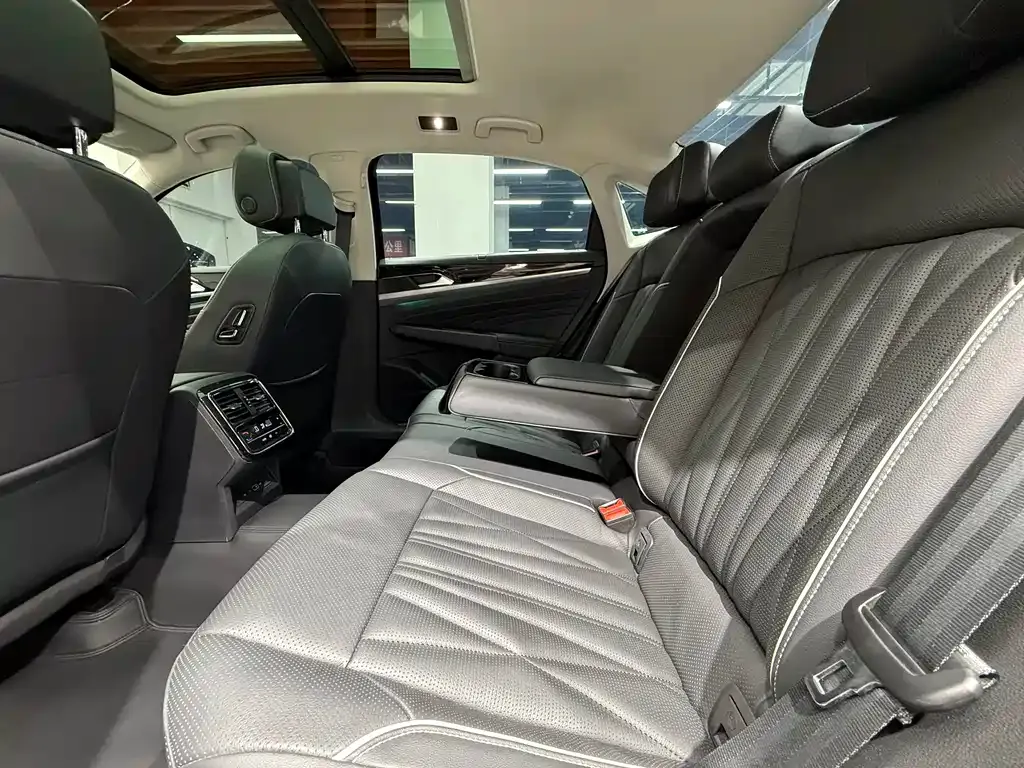 Volkswagen Passat — фото 8
