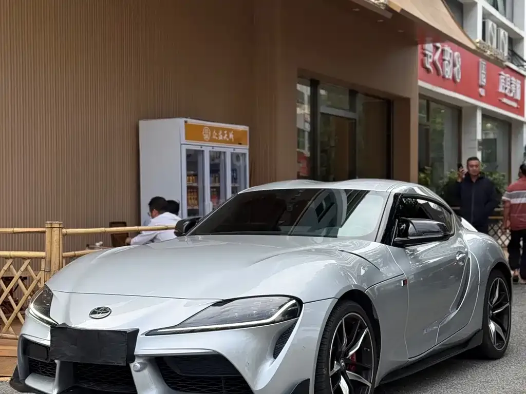 Toyota Supra — фото 1
