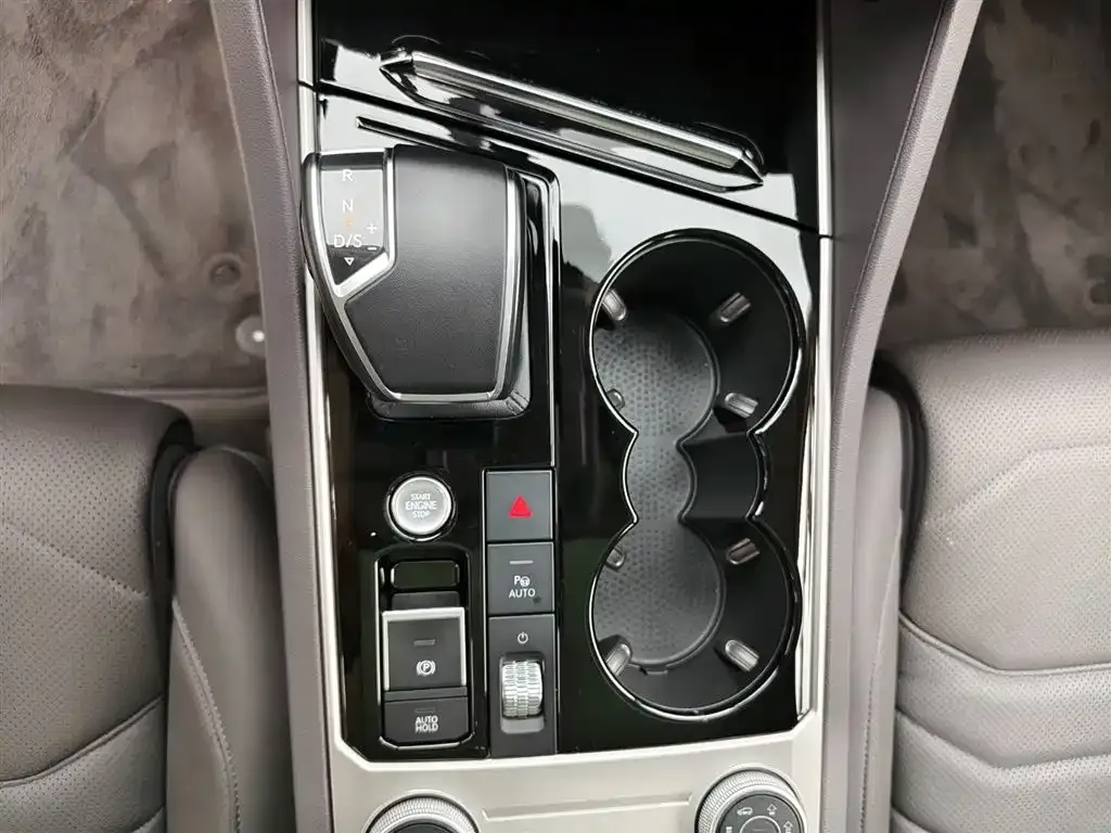 Volkswagen Touareg 2022 из CN, фото 8
