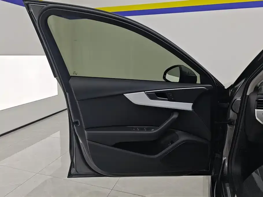 Audi A4L 2022 из CN, фото 7