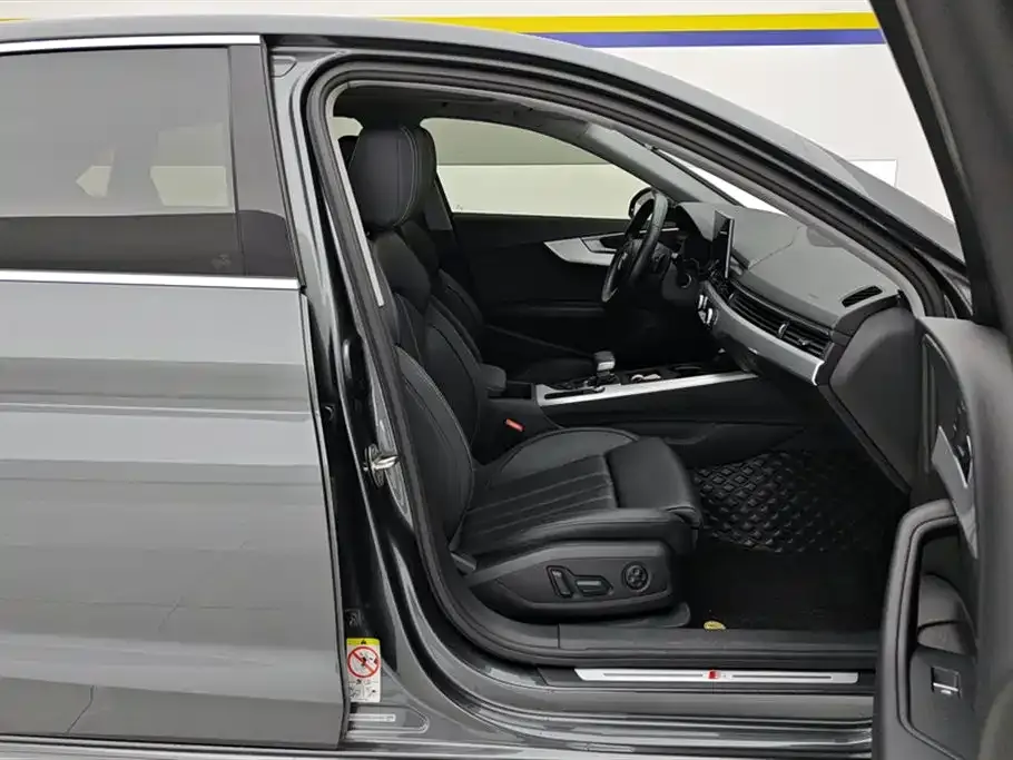 Audi A4L 2022 из CN, фото 8