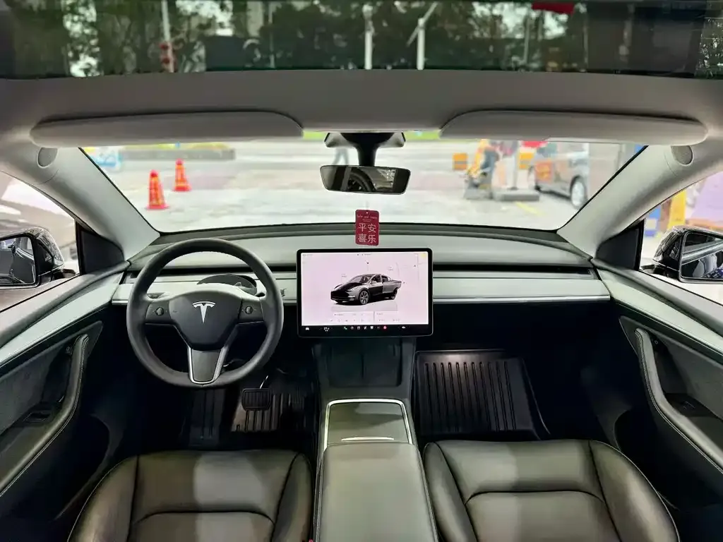 Tesla Model Y — фото 7