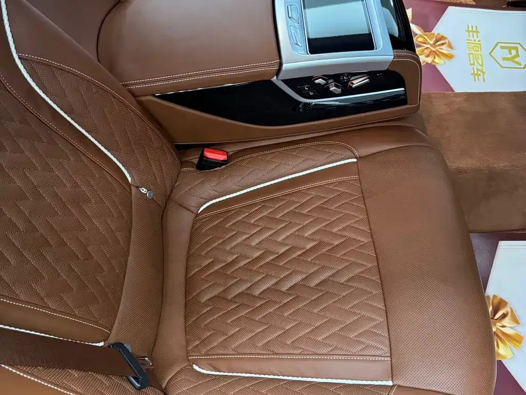 BMW 7 Series 2021 из CN, фото 10