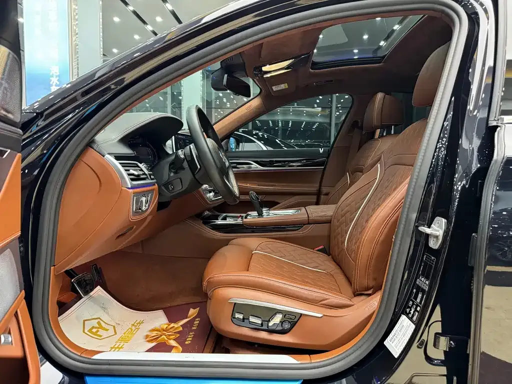 BMW 7 Series 2021 из CN, фото 4