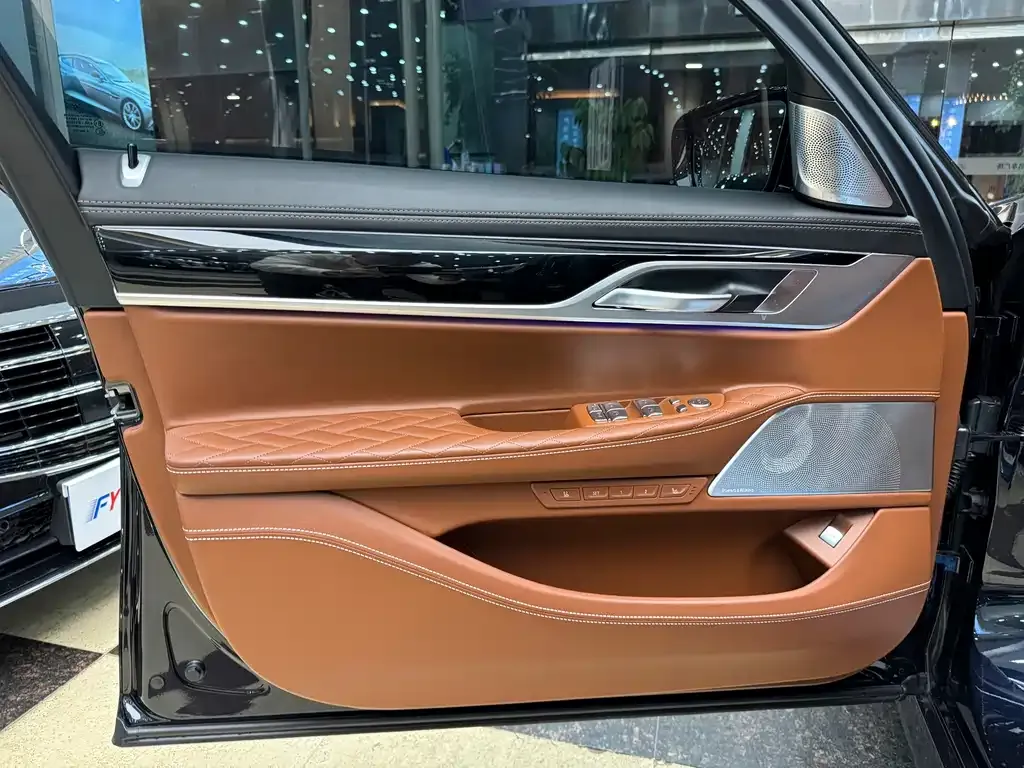BMW 7 Series 2021 из CN, фото 5