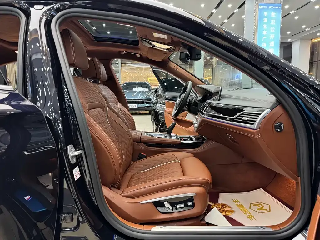 BMW 7 Series 2021 из CN, фото 7