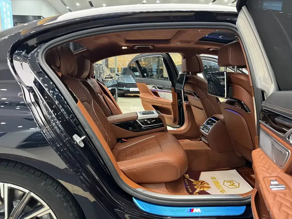 BMW 7 Series 2021 из CN, фото 9