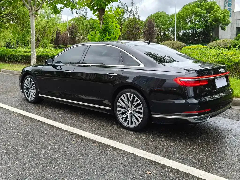 Audi A8 2022 из CN, фото 2