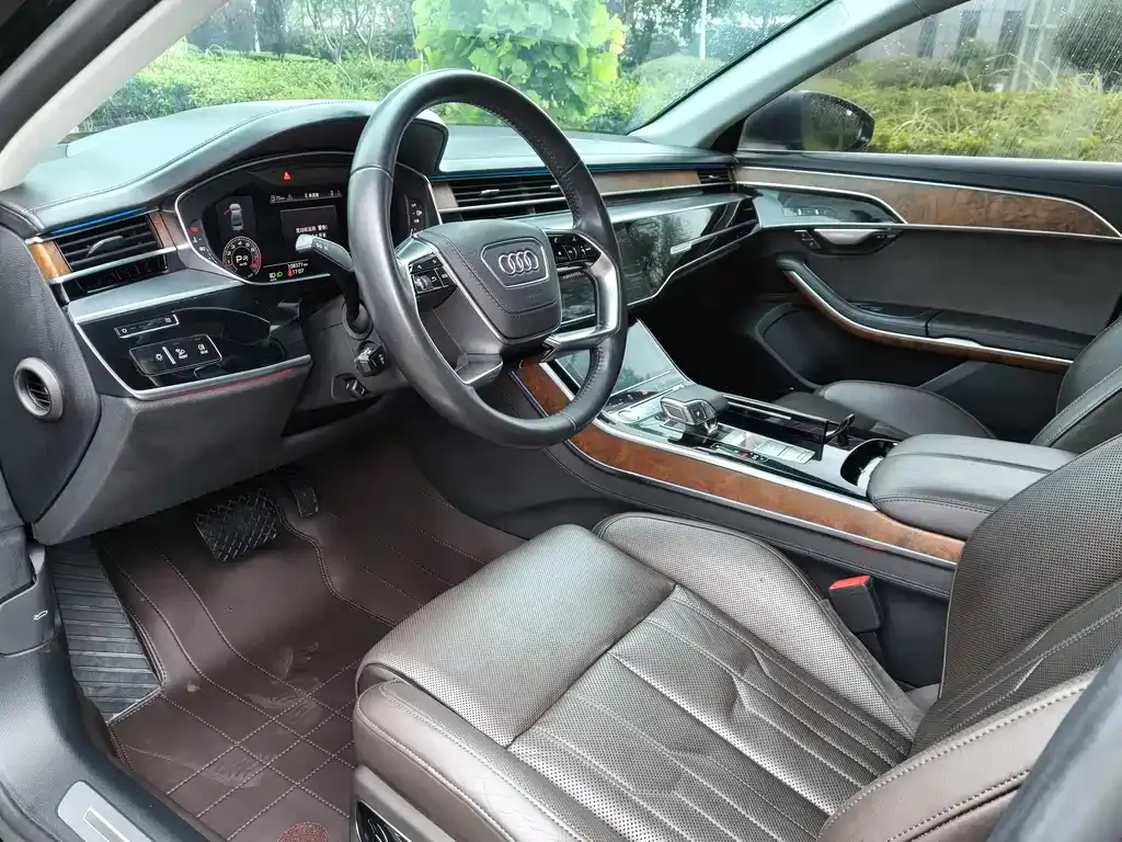 Audi A8 2022 из CN, фото 5