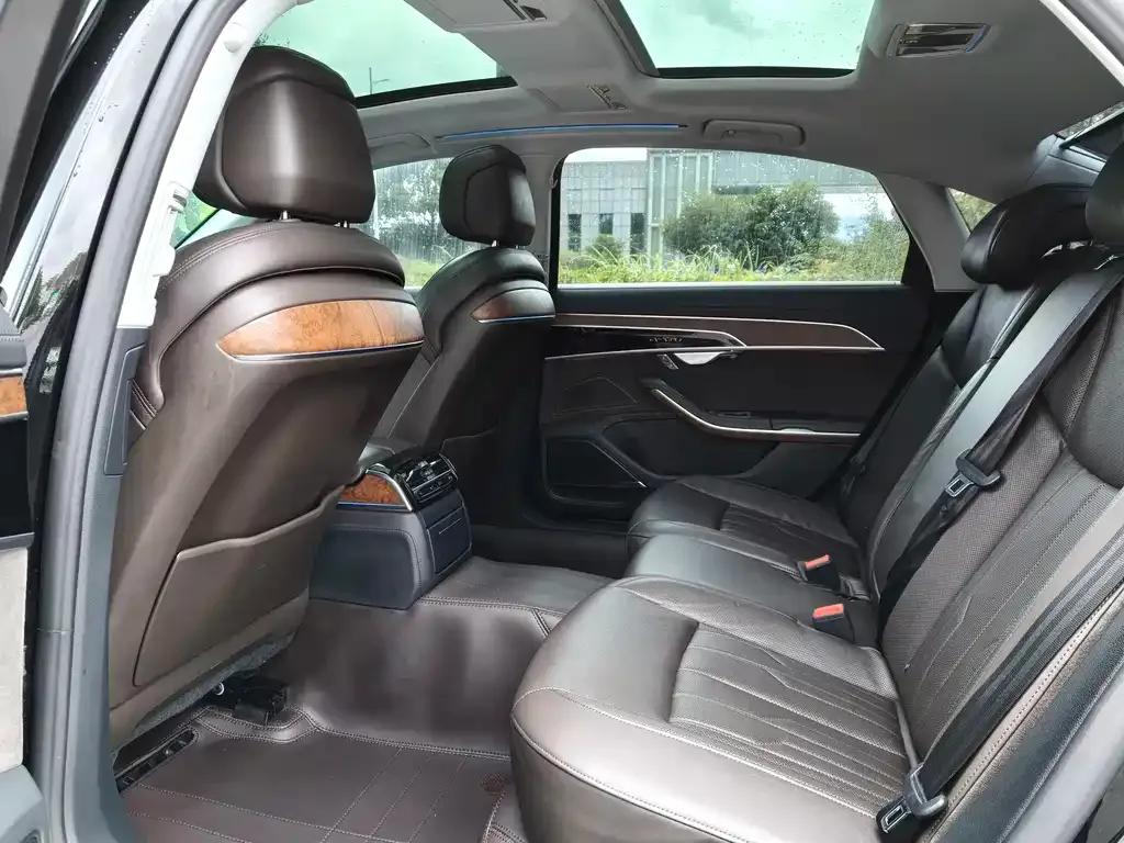 Audi A8 2022 из CN, фото 6