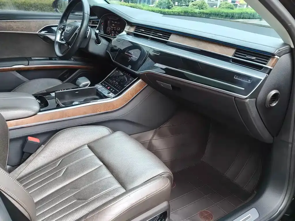 Audi A8 2022 из CN, фото 7