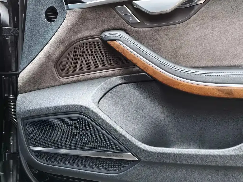 Audi A8 2022 из CN, фото 8