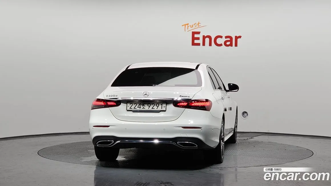 Mercedes-Benz E-Class — фото 4