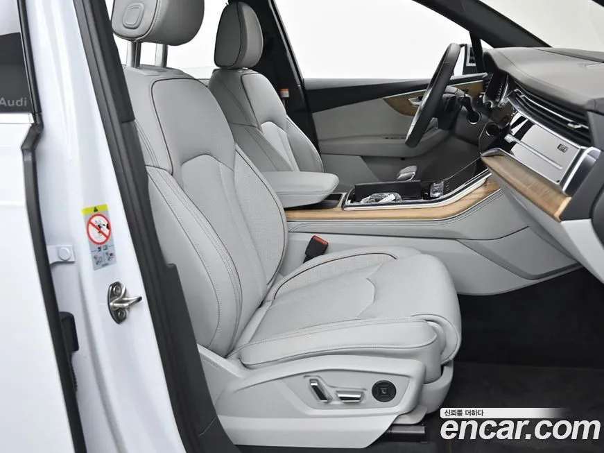 Audi Q7 2025 из KR, фото 10