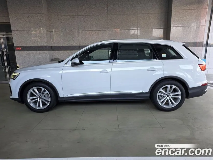 Audi Q7 2025 из KR, фото 3