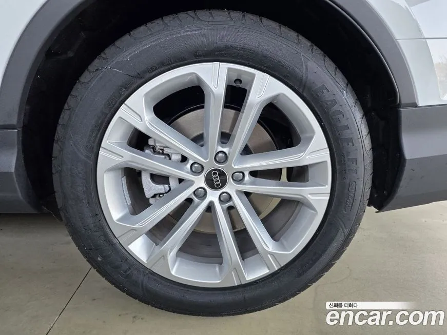 Audi Q7 2025 из KR, фото 5