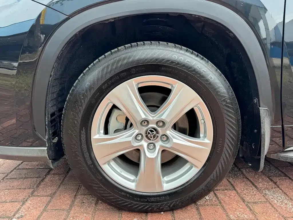 Toyota Highlander — фото 10