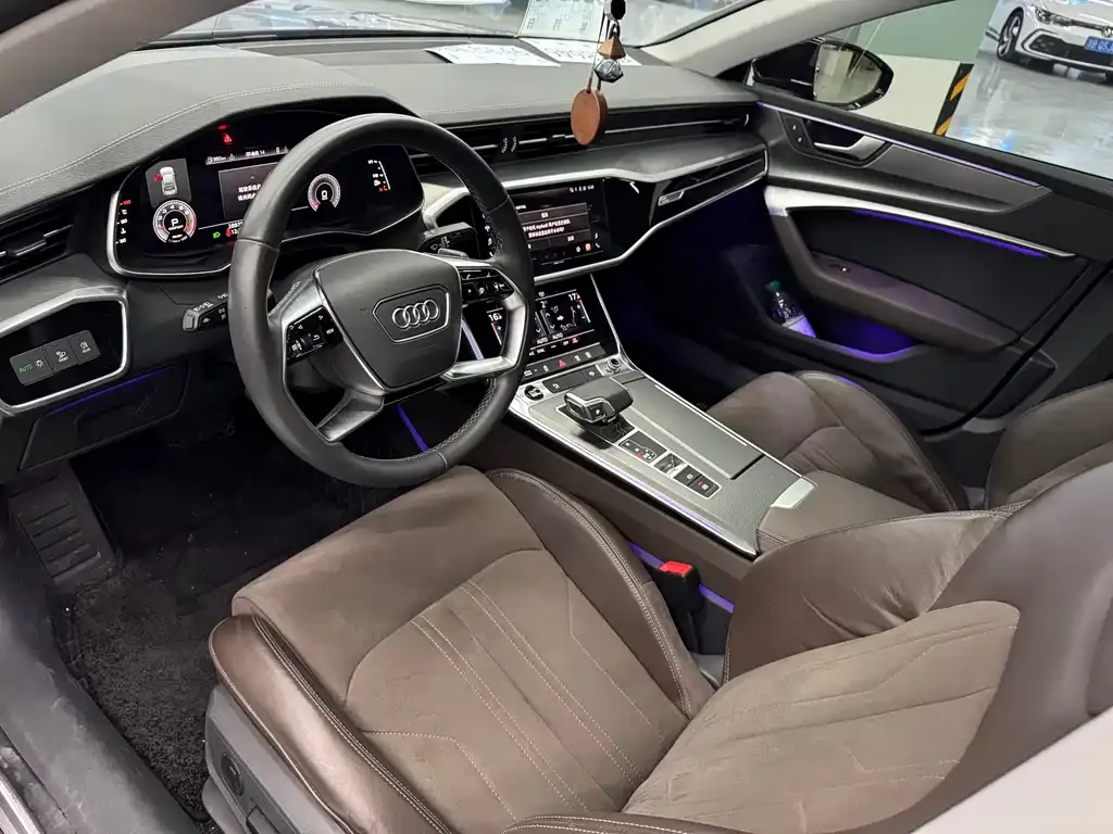 Audi A7L — фото 6
