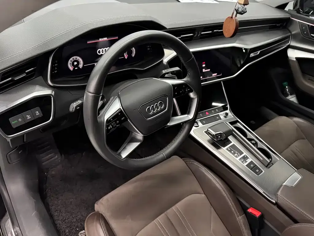 Audi A7L — фото 7