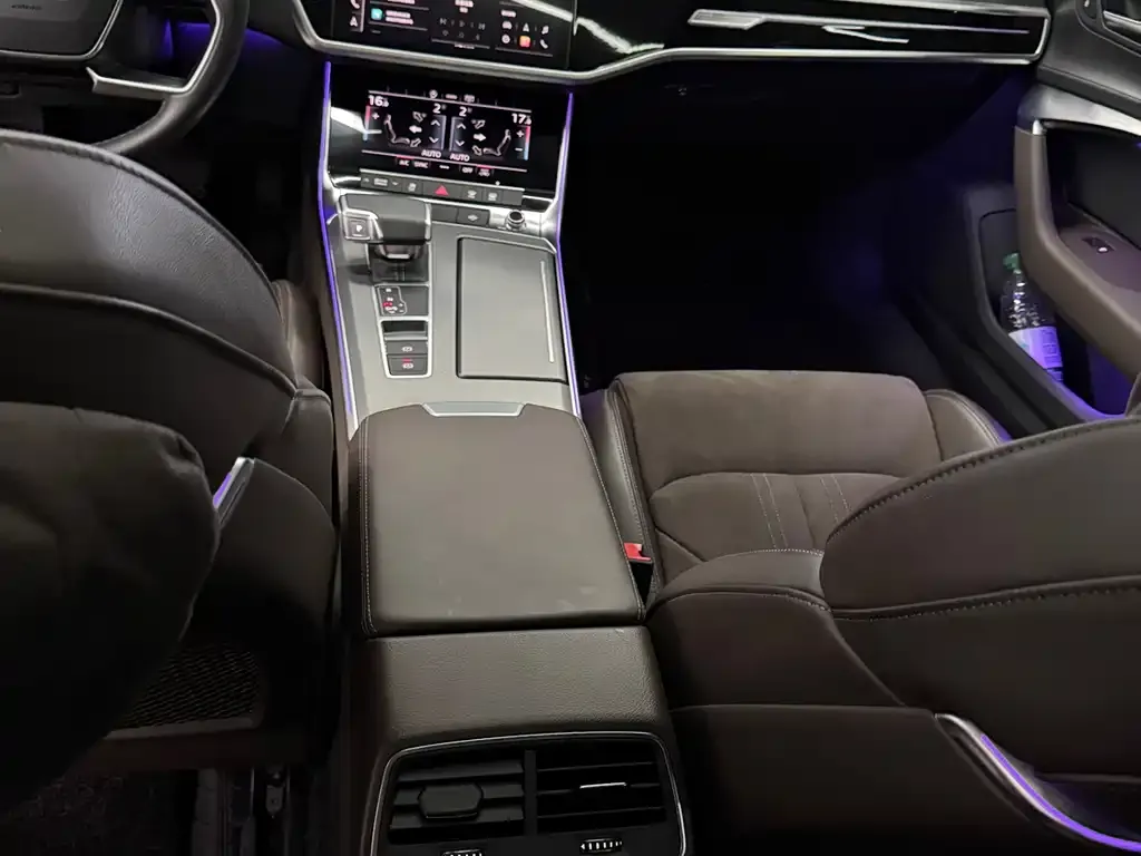 Audi A7L — фото 8