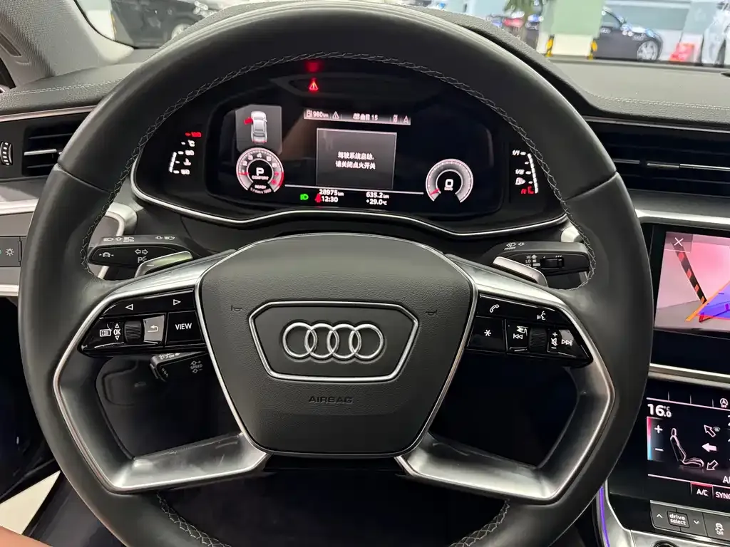 Audi A7L — фото 9