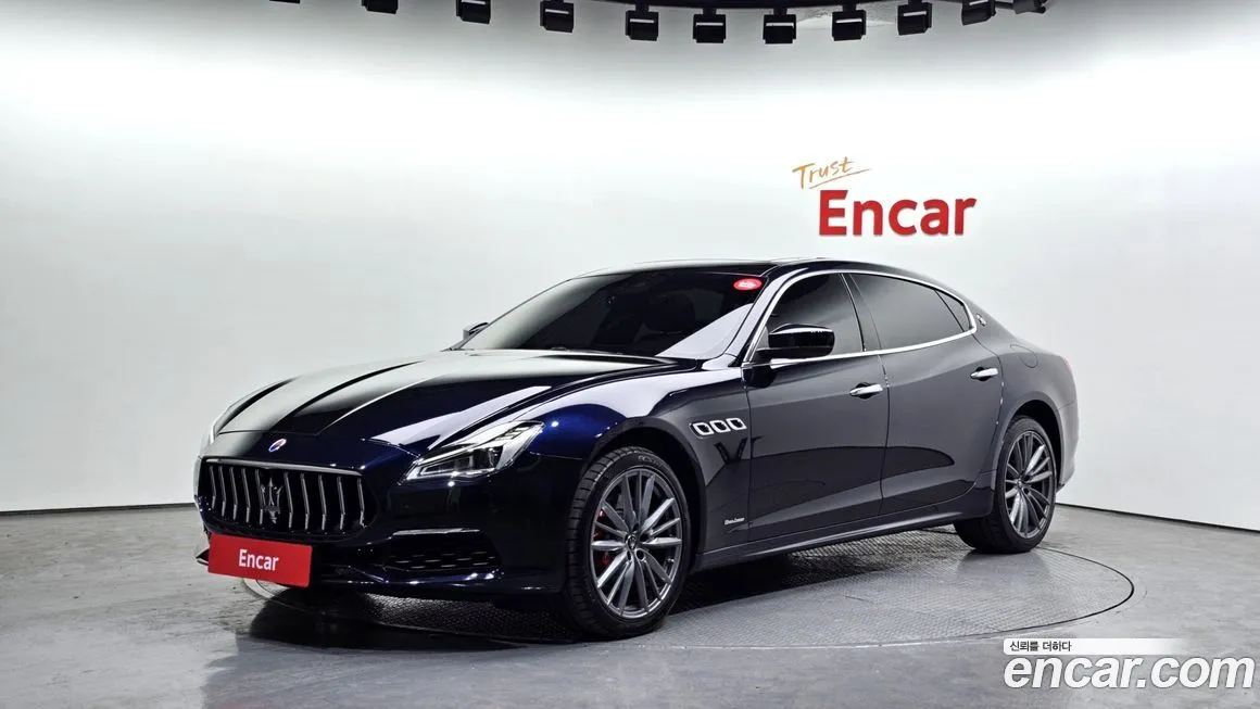 Maserati Quattroporte — фото 1
