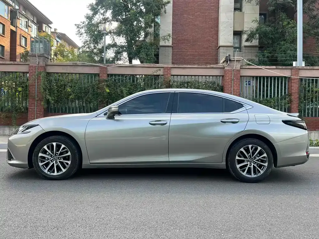 Lexus ES 2025 из CN, фото 10